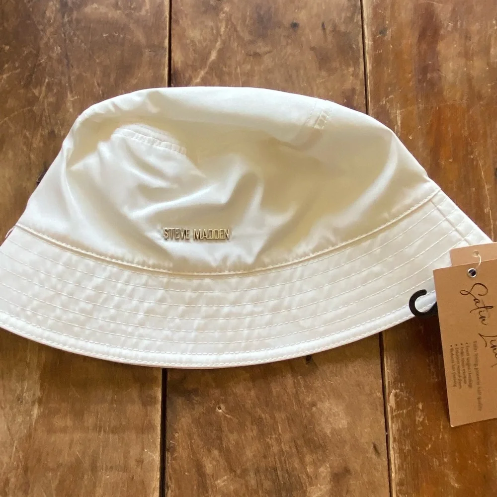 STEVE MADDEN bucket hat! Satin Lined( see pic for all details & measurements!!)